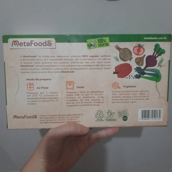 review photo of metafoods burger empanado à base de proteínas vegetais, frango shared by @veganapoesia on 11 Jun 2023 - review