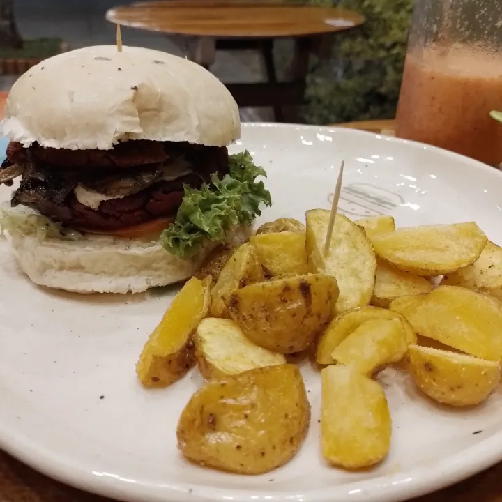 review photo of Alquimia Burgeria Hamburguesa Ranchera shared by @avsantafe on 15 Jun 2023 - review