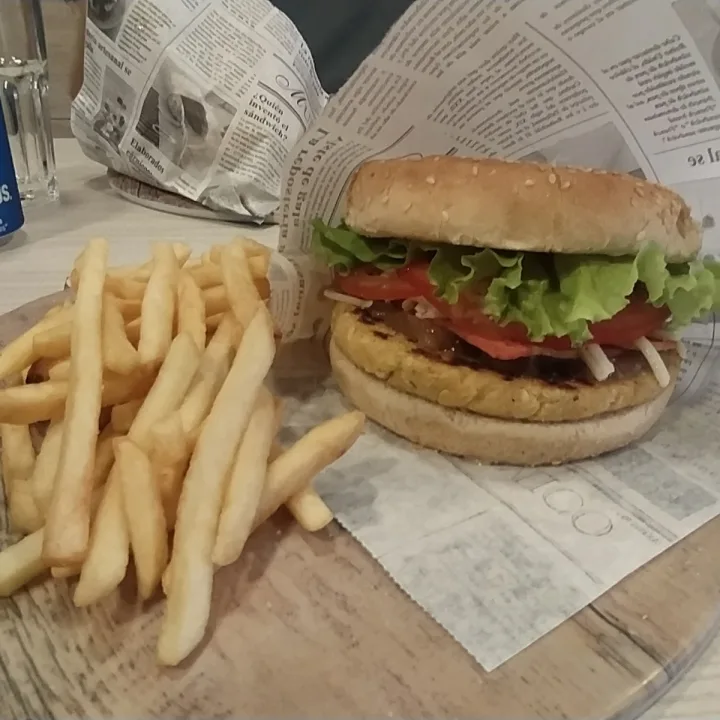 photo of Veggie Burger Hamburguesa Gallega shared by @sancom on  24 Jun 2023 - review