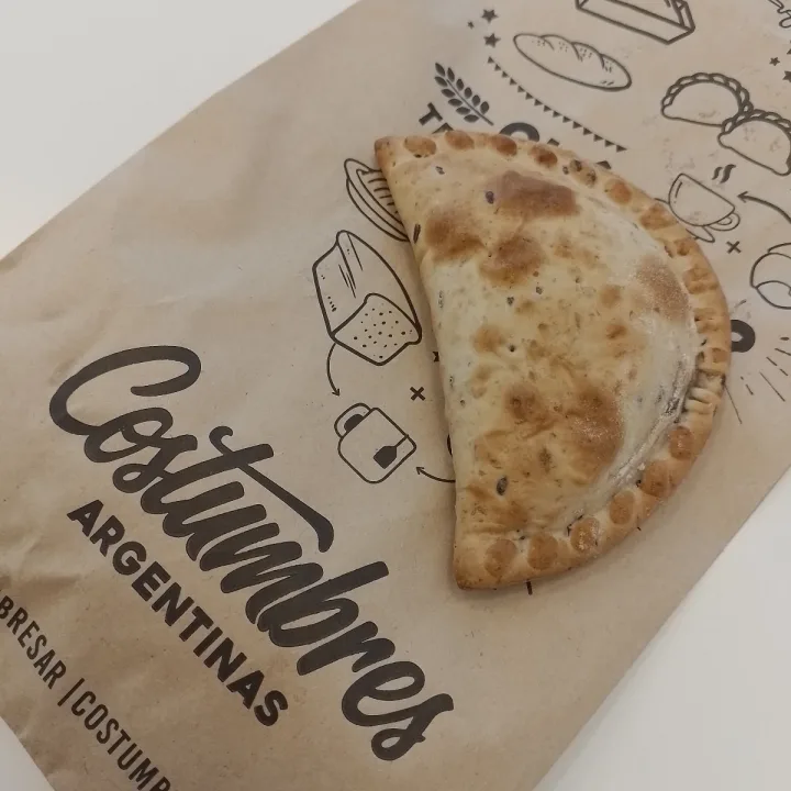 photo of Costumbres Argentinas Empanada Vegana shared by @avsantafe on  21 Sep 2023 - review