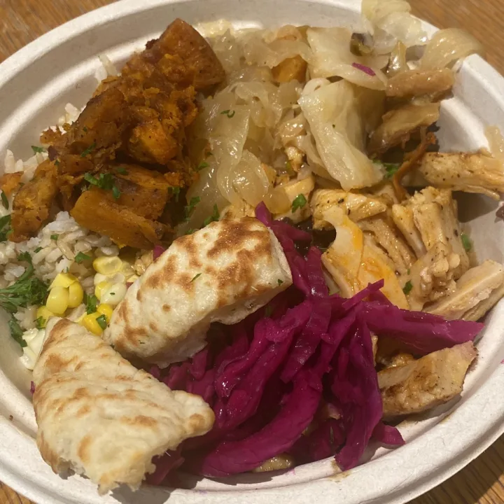 review photo of Happea's Buffalo chicken Bowl shared by @luciakopp on 27 Sep 2023 - review
