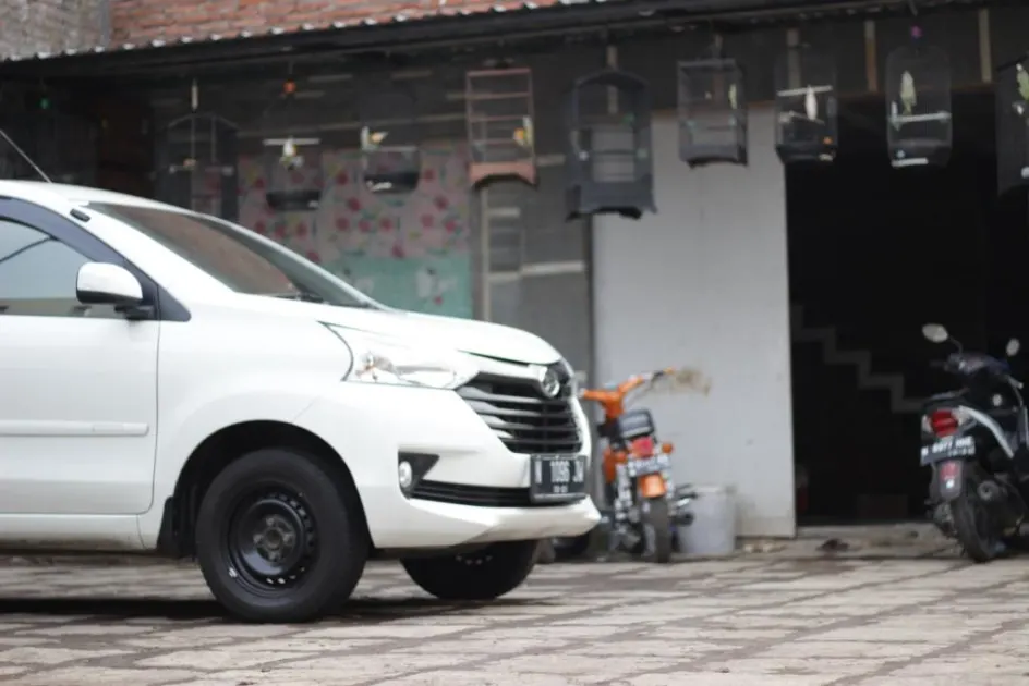 XENIA ABIMANYU TRAVEL