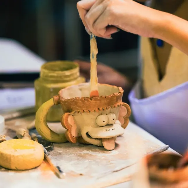 A Pottery Class BTS for Dusts and Glitters