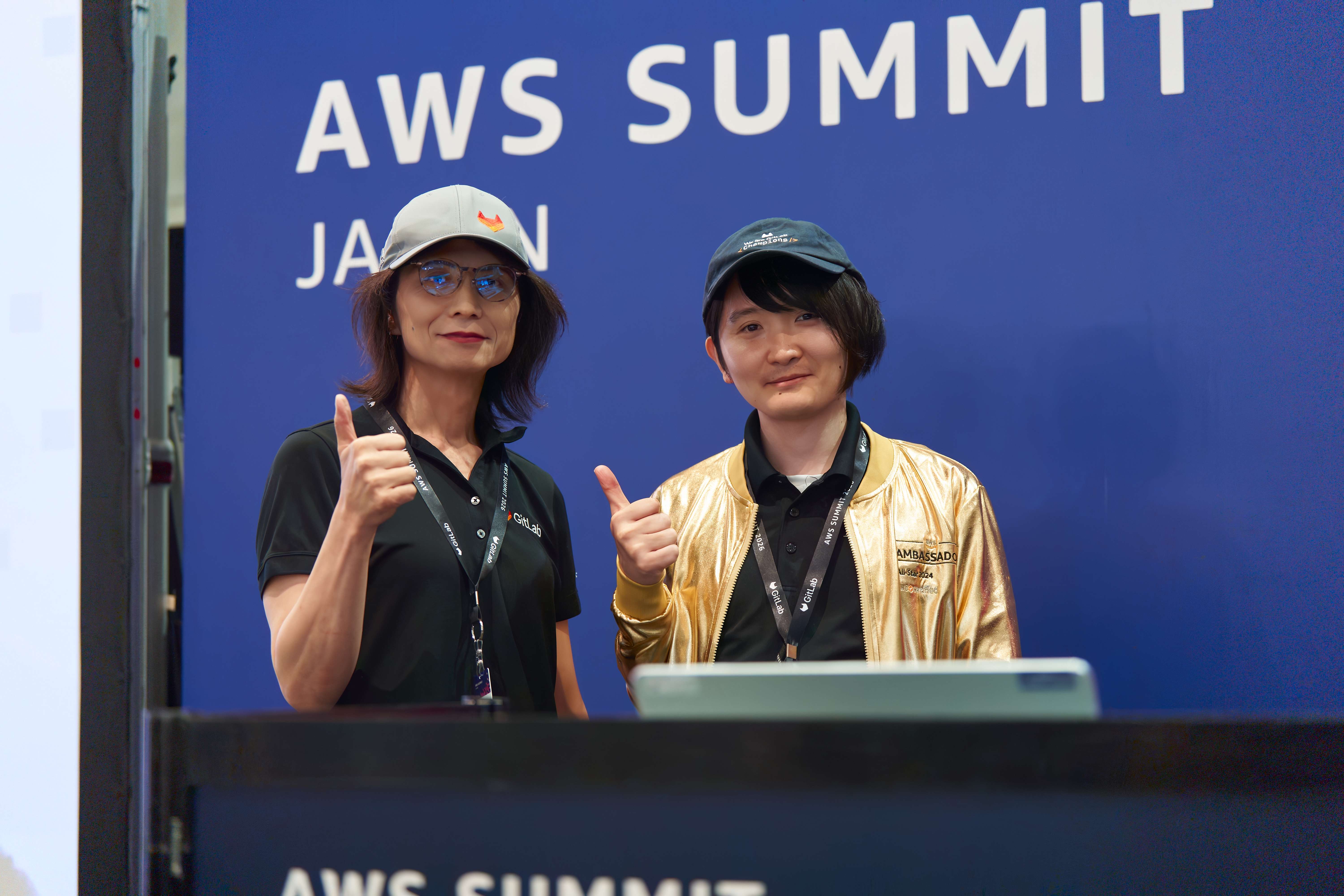 左からGitLab合同会社 シニア ソリューション アーキテクト 小松原 つかさとSBN 開発本部 グループマネージャー 濱田 一成氏