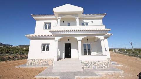 Ny villa med privat basseng – 4 soverom og 10 000 m² tomt