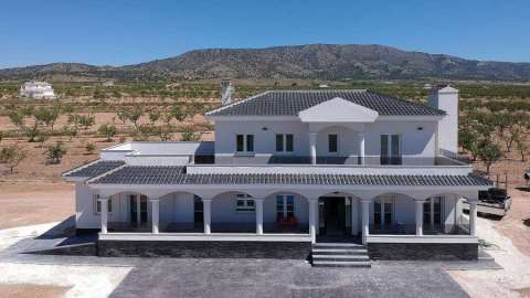 Fantastisk ny villa i Pinoso – Privat basseng og 10 000 m² tomt