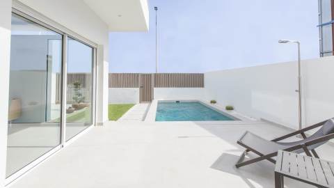 Ny villa med privat basseng – 3 soverom og takterrasse