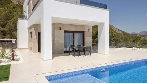 Nybygd villa med havutsikt – Privat basseng og takterrasse