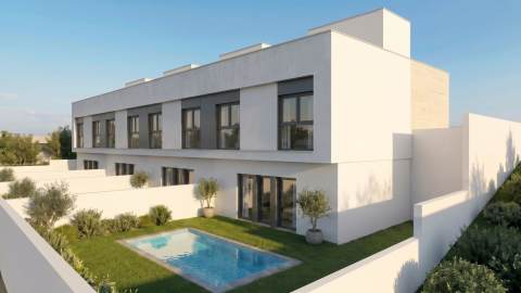 Nybygd villa med privat basseng og takterrasse