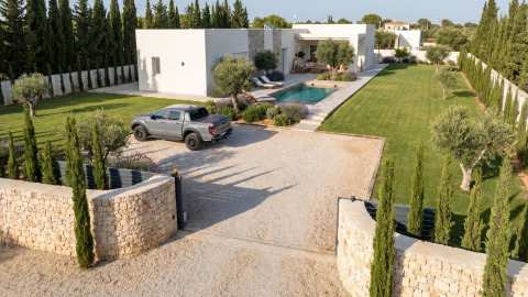 Nybygd villa med privat basseng