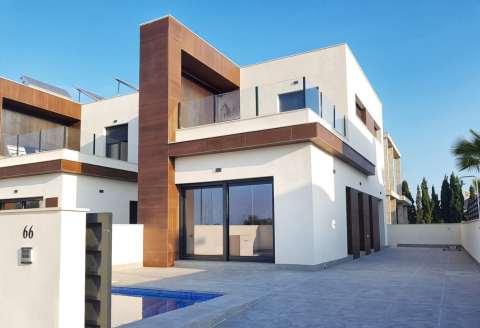 Ny villa med privat basseng