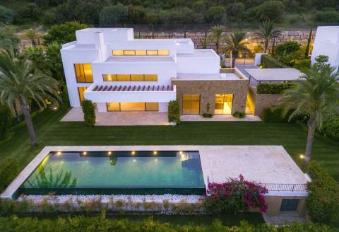 Eksklusiv villa i Ibiza-stil – Privat basseng og 5 soverom