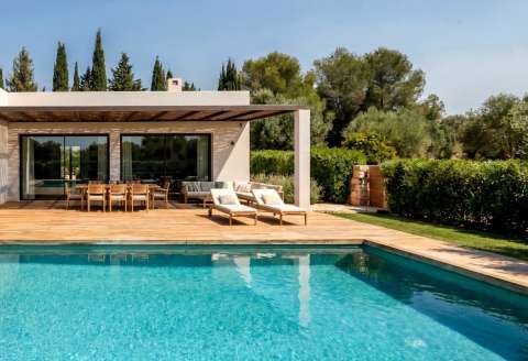 Nybygd villa med privat basseng
