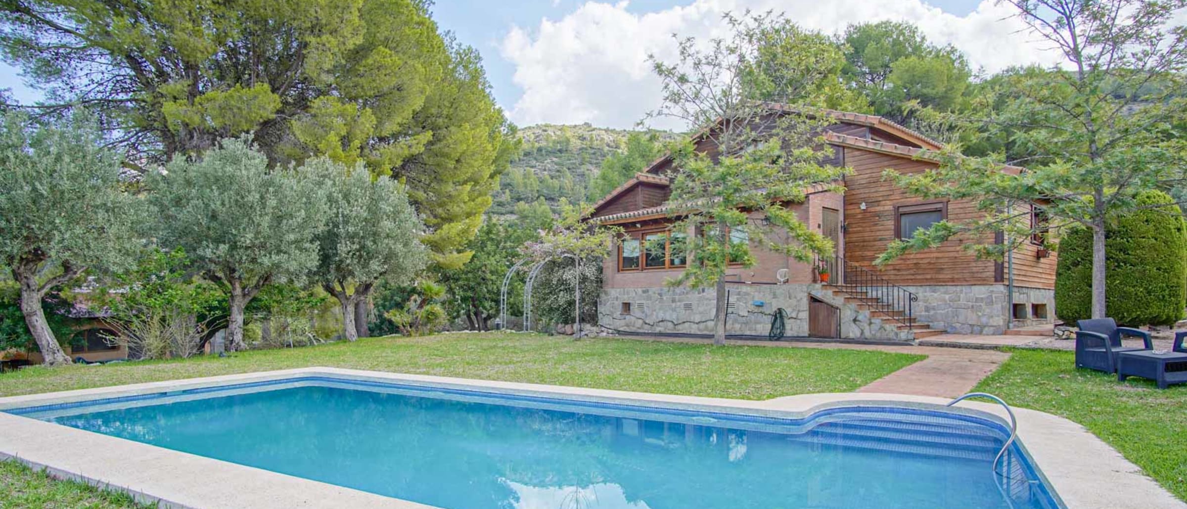 C3XY8197ORB Large farm with lots of land and stable for sale in Orba - Image 1