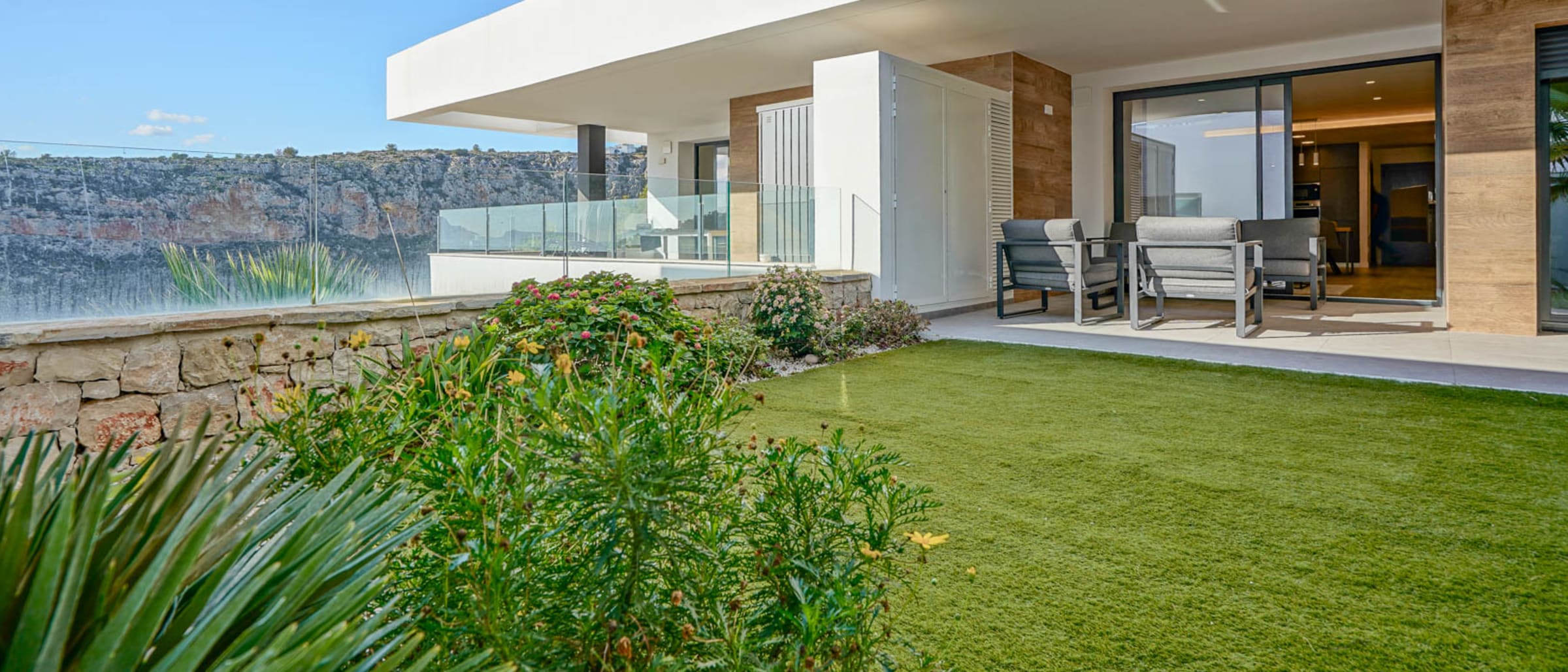 C3XY4476BELL Modern two bedroom apartment for sale in Cumbre del Sol - Image 1