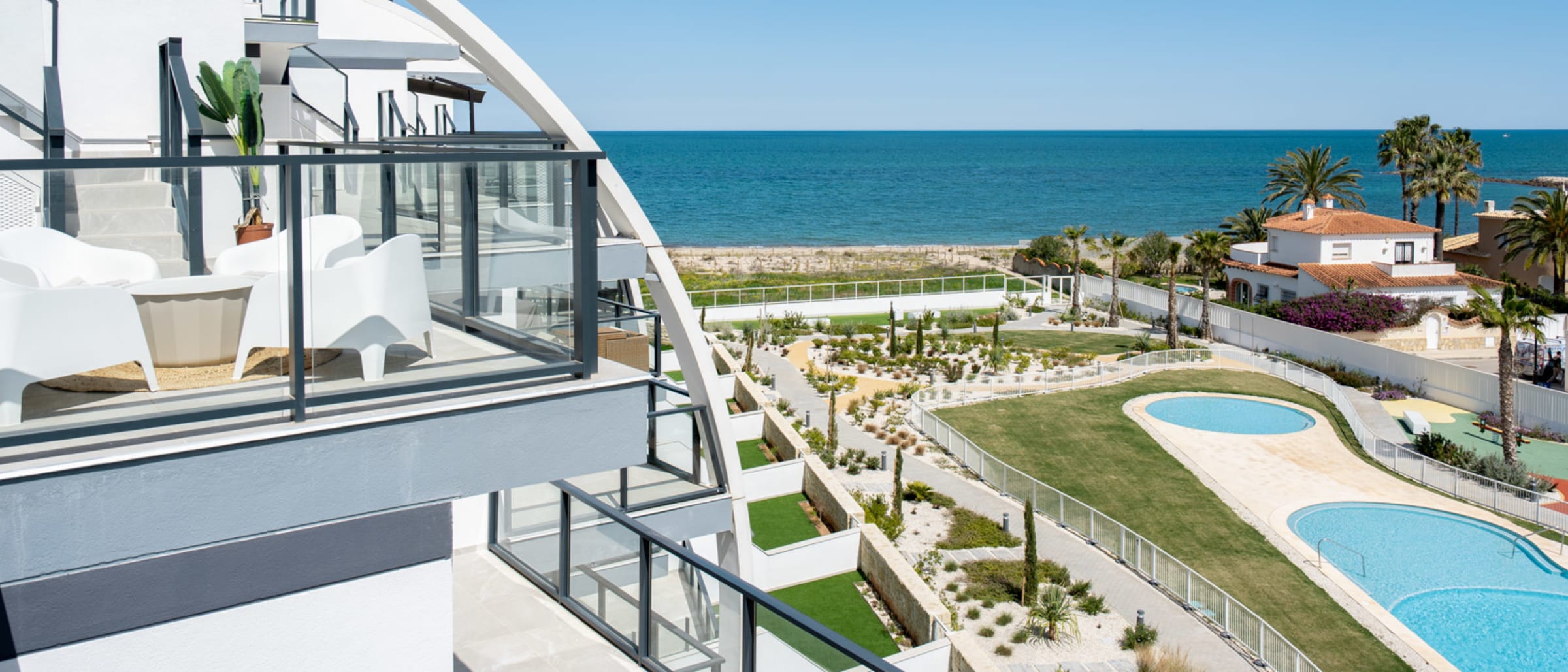 4502DEN Fantastic modern penthouse in front of the beach for sale in Denia - Image 1