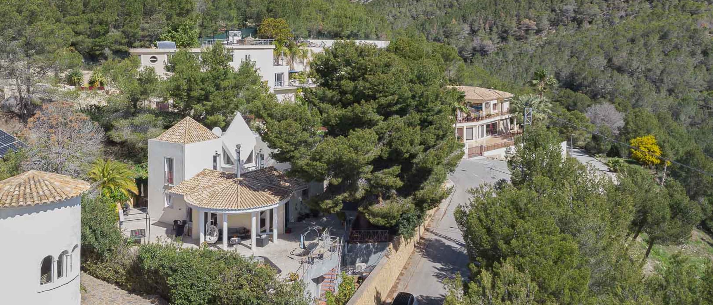 8256ALT Mediterranean villa with partial sea and mountain views for sale in Altea - Image 1