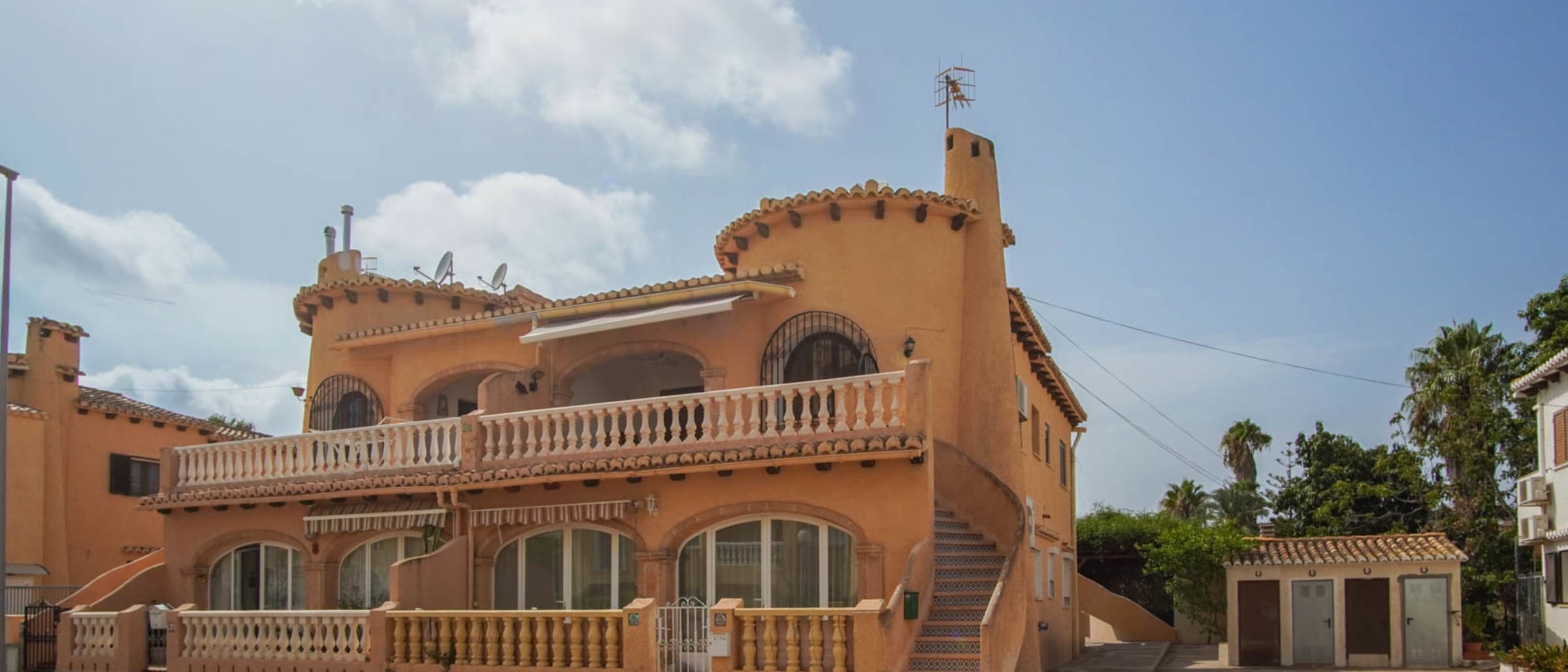 8289DEN Ground floor apartment for sale in Denia, very close to the center, Las Rotas and the marina. - Image 1
