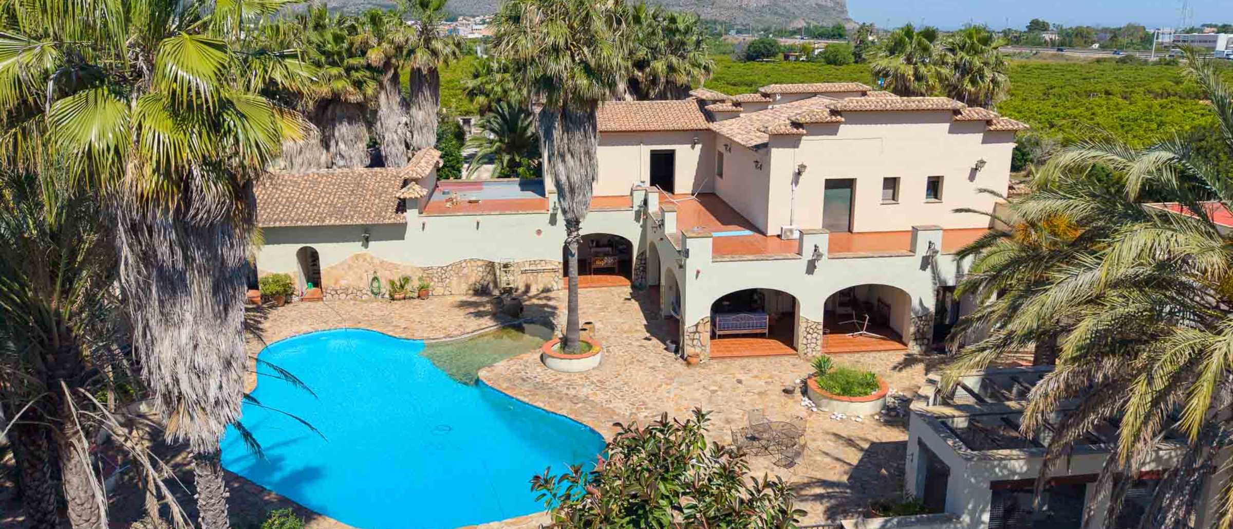 C4XY8336OND Villa for sale in Ondara. - Image 1