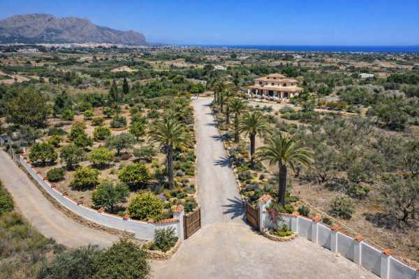 C3XY3224PED Villa with sea view for sale in Pedreguer - Image 2