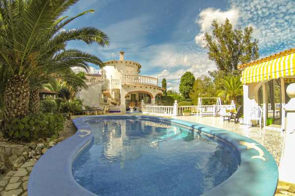 8034DEN Villa with partial sea views for sale in El Montgó, Denia. - Image 2