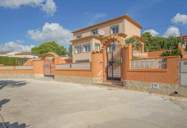 7016CAL Traditional family home for sale in Calpe - Image 2