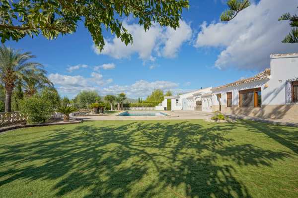 4432JAV Villa on large plot for sale in Jávea - Image 3