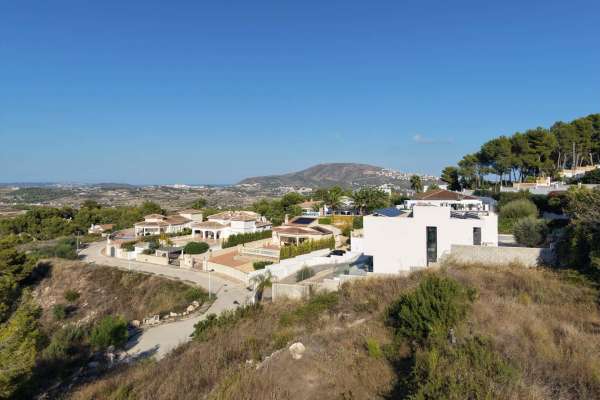 8303MOR Urban plot with open mountain views and partial glimpses of the sea, for sale in Moraira. - Image 4