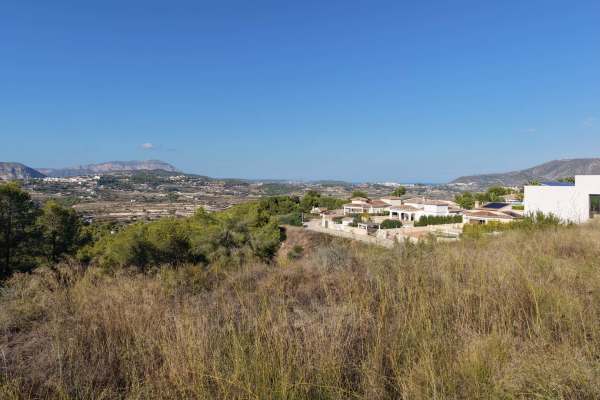 8303MOR Urban plot with open mountain views and partial glimpses of the sea, for sale in Moraira. - Image 2
