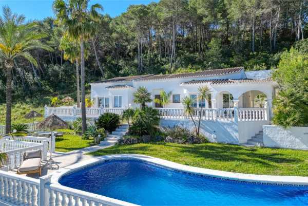 C3XY4646JAV Renovated villa with sea view for sale in Piver - Image 1