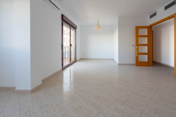 4662BEN Spacious 3-bedroom apartment for sale in the center of Benissa - Image 1
