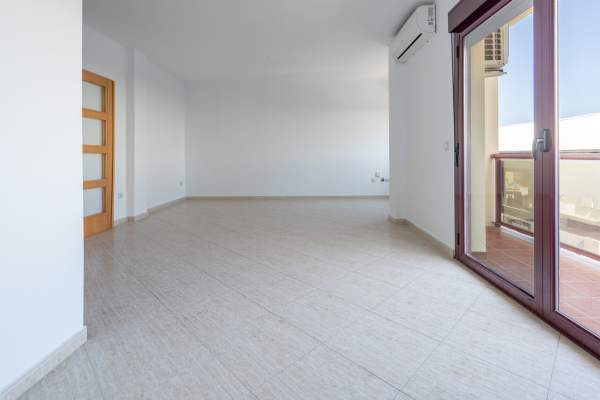 4662BEN Spacious 3-bedroom apartment for sale in the center of Benissa - Image 2