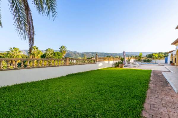 C3XY8350BEN Spacious villa for sale in Beniarbeig - Image 3