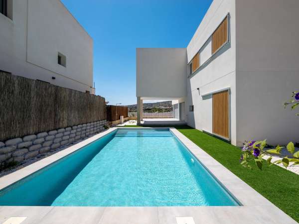 Villa - Image 2