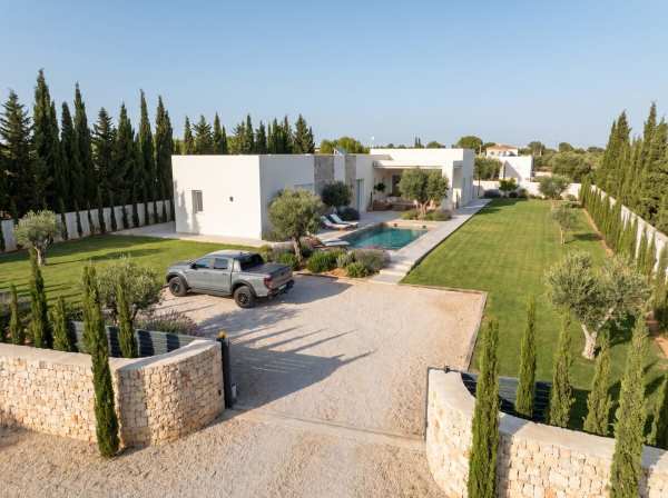 Villa - Image 2