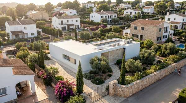 Villa - Image 2