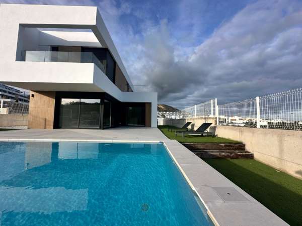 Villa - Image 2