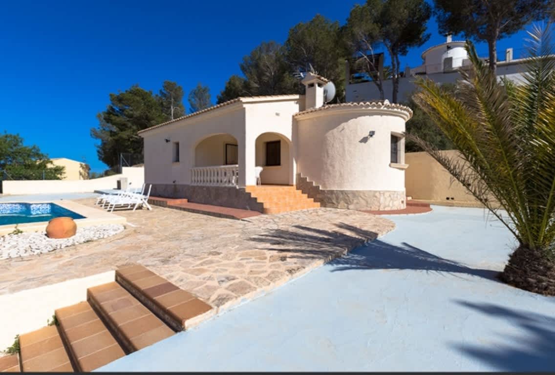 Villa med fjellutsikt og privat basseng – 3 soverom og 800 m² tomt, bilde 1