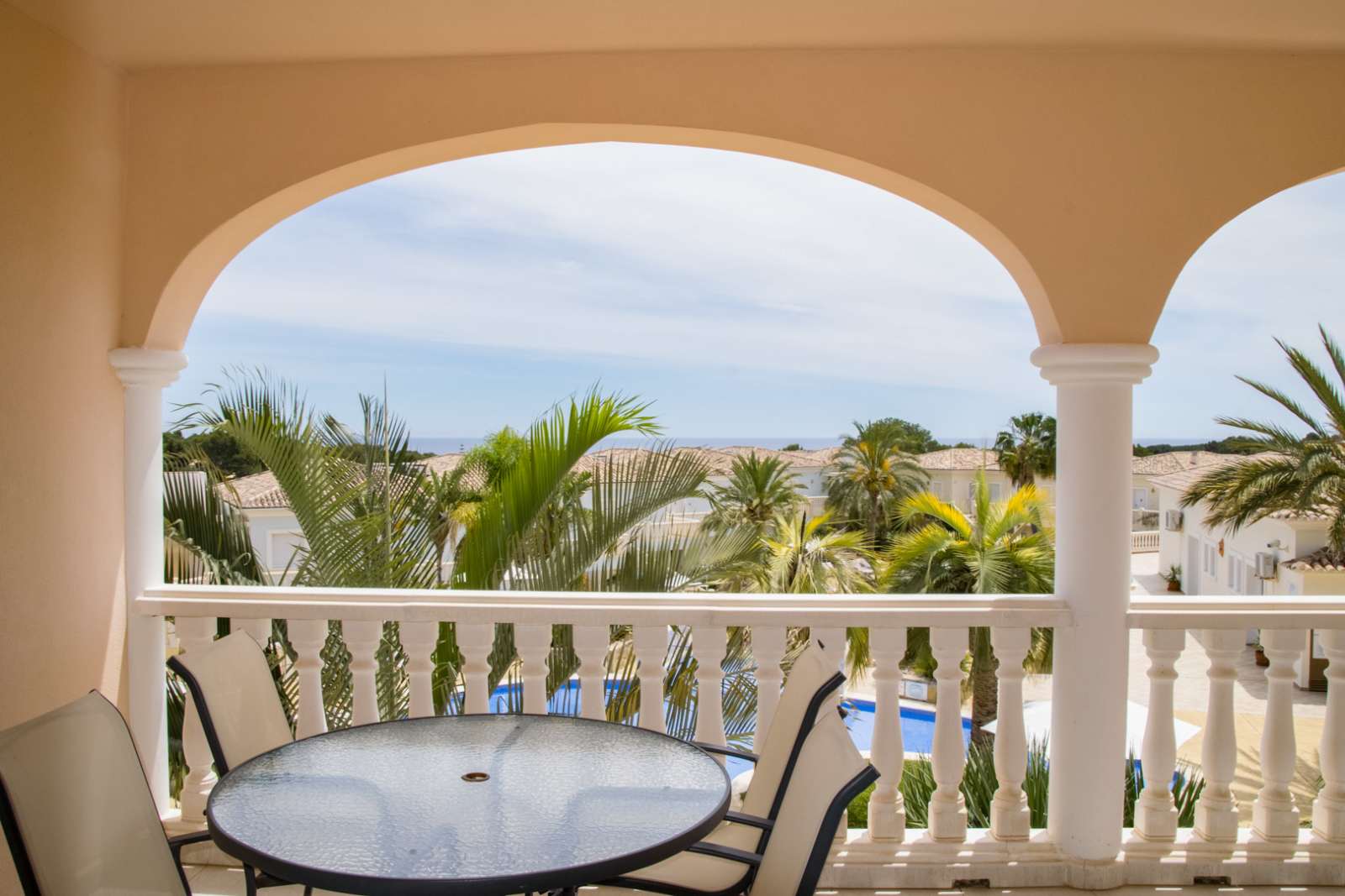 C4XY4556BEN Sea view apartment for sale in a luxury resort in La Fustera, Benissa, bilde 1