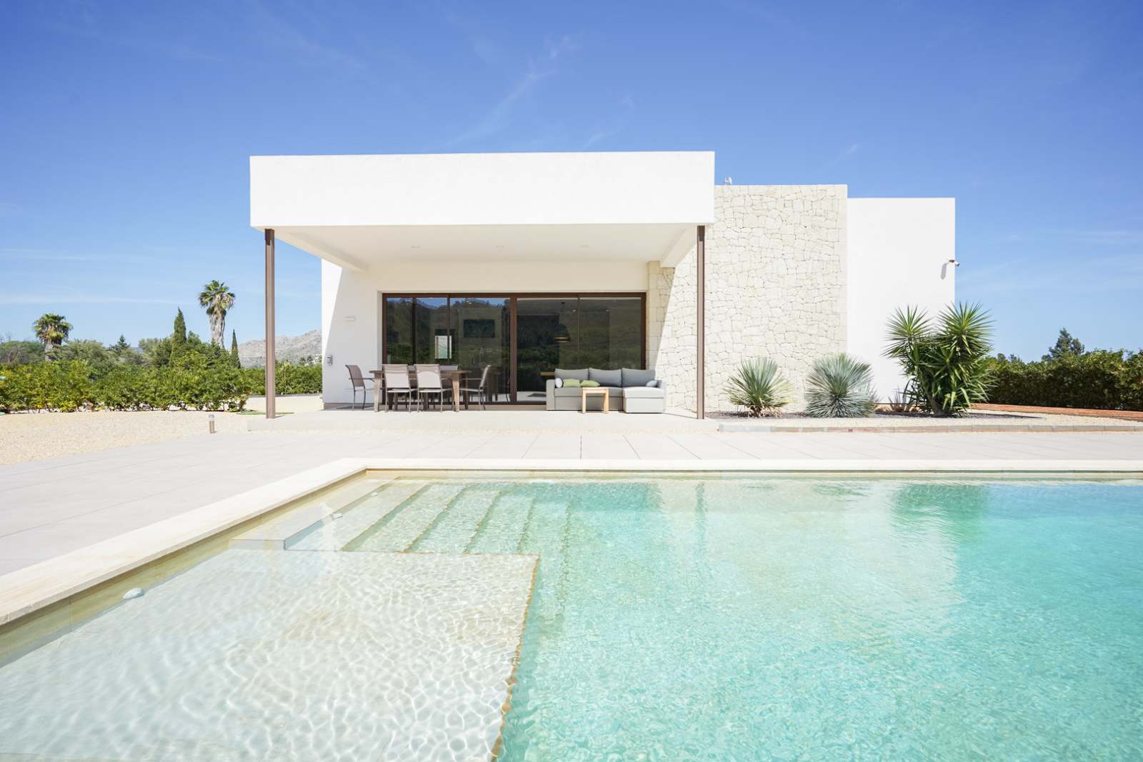 C3XY4565BEN Modern villa on large plot for sale in Beniarbeig, bilde 1