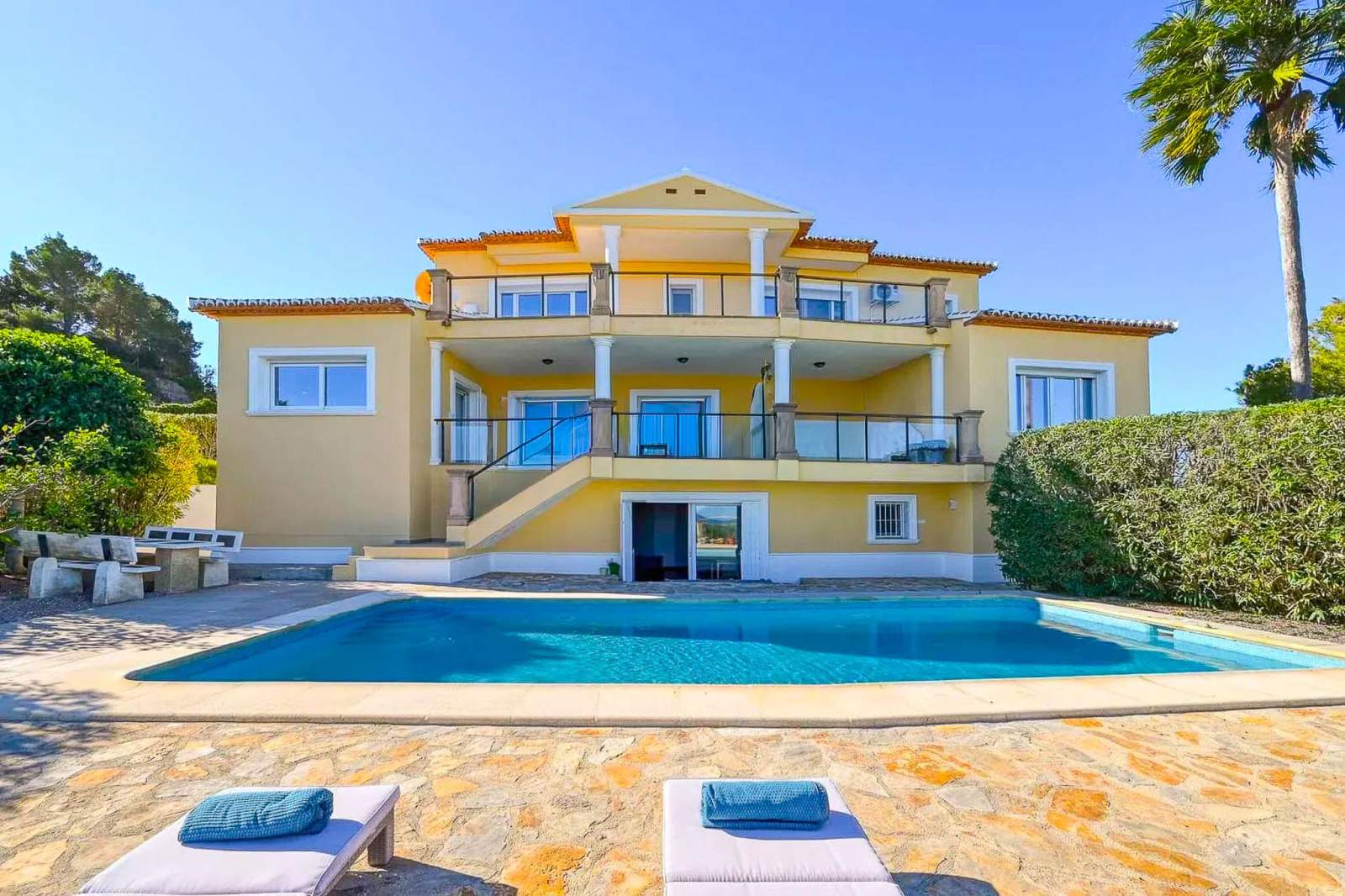 C3XY4686JAV Spacious, renovated villa with sea views for sale in Jávea, bilde 1