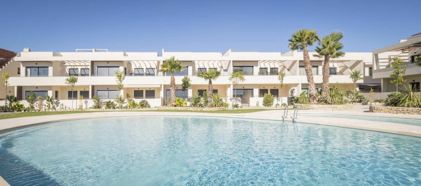 Nytt rekkehus med takterrasse – Gangavstand til strand og fellesbasseng, bilde 1