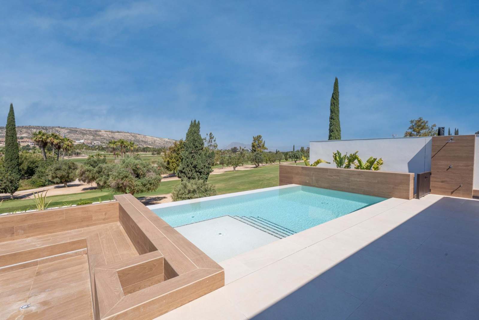 Eksklusiv villa med takterrasse – Førstelinje golfbane og privat basseng, bilde 1