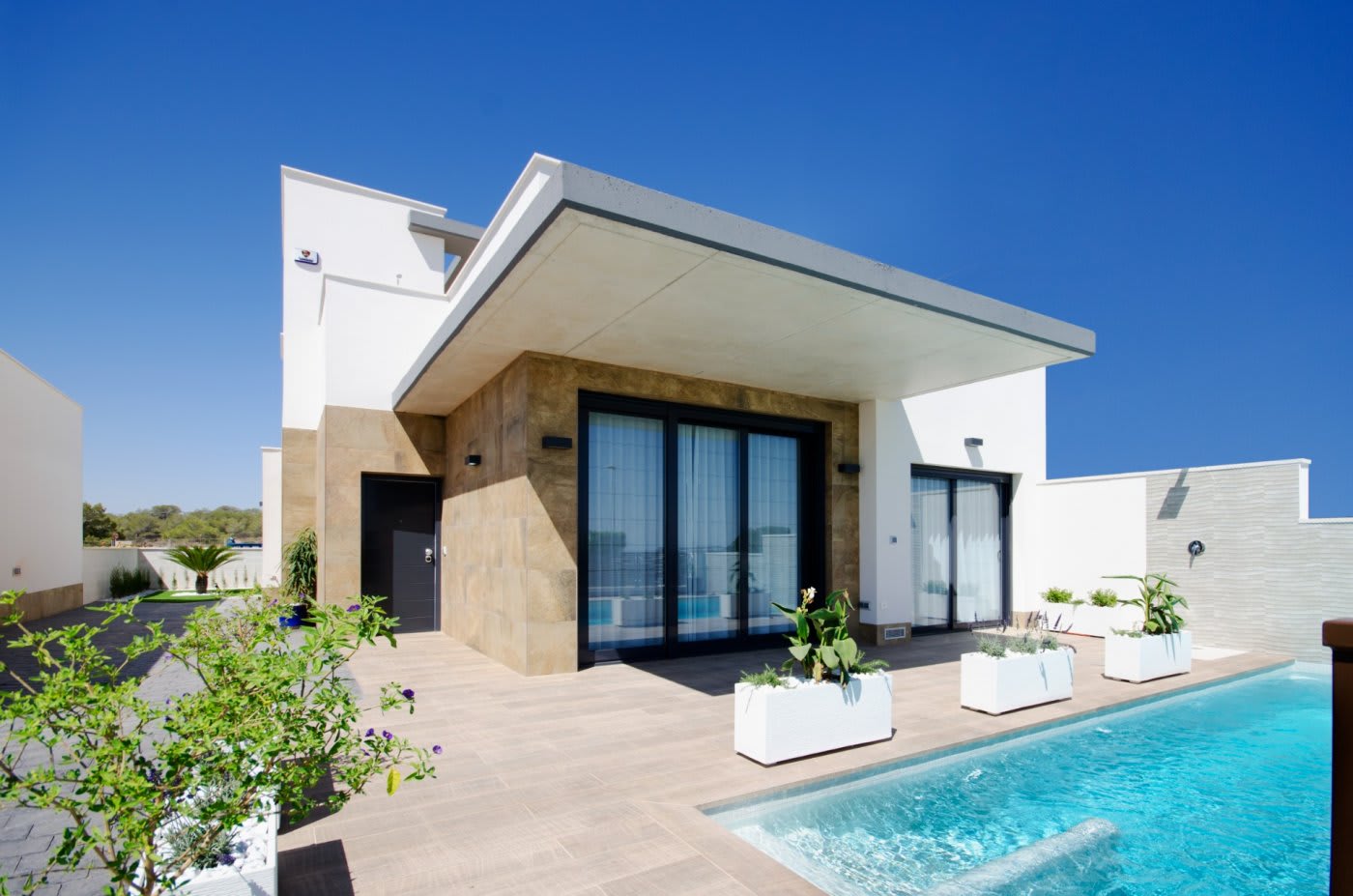 Ny villa med takterrasse og privat basseng, bilde 1