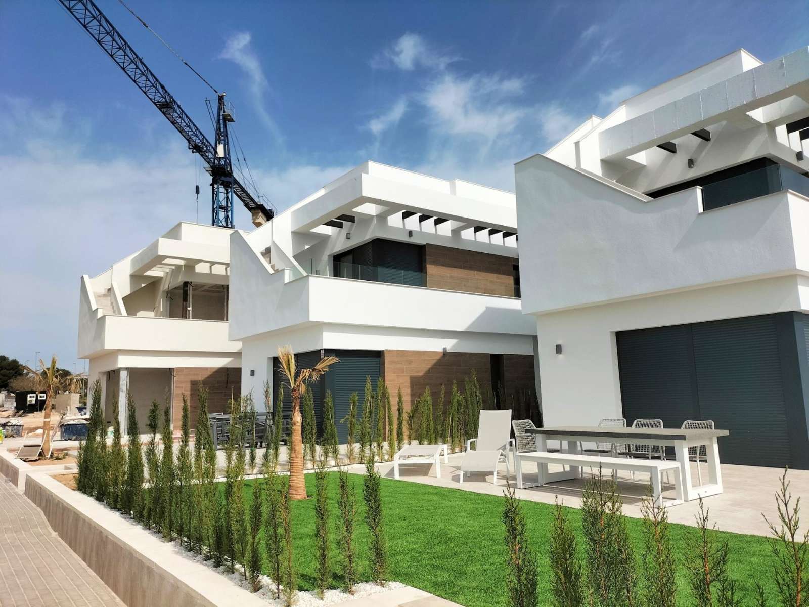 Ny villa ved golfbane – Takterrasse og privat hage, bilde 1