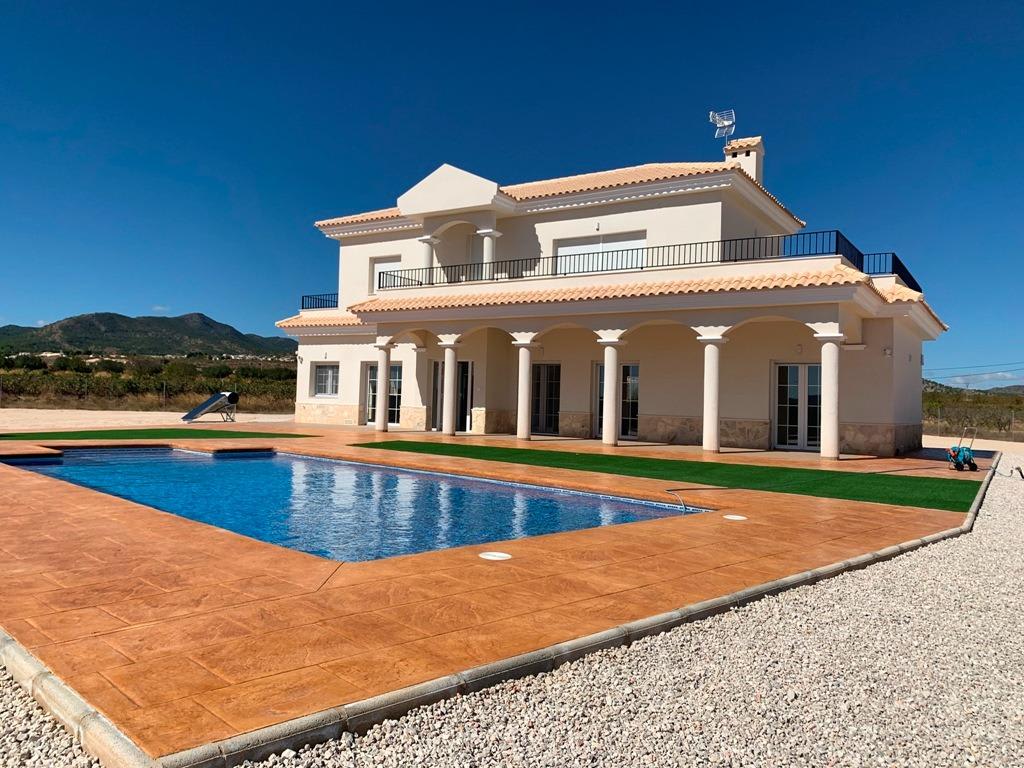 Nybygd villa med privat basseng, bilde 1