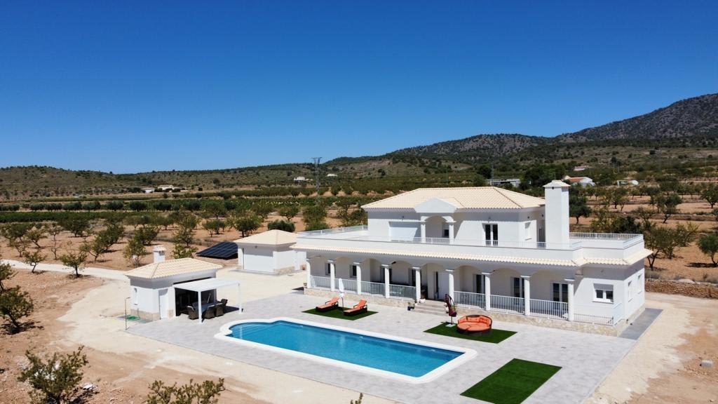 Kjempeflott ny villa – Privat basseng og 6 soverom, bilde 1