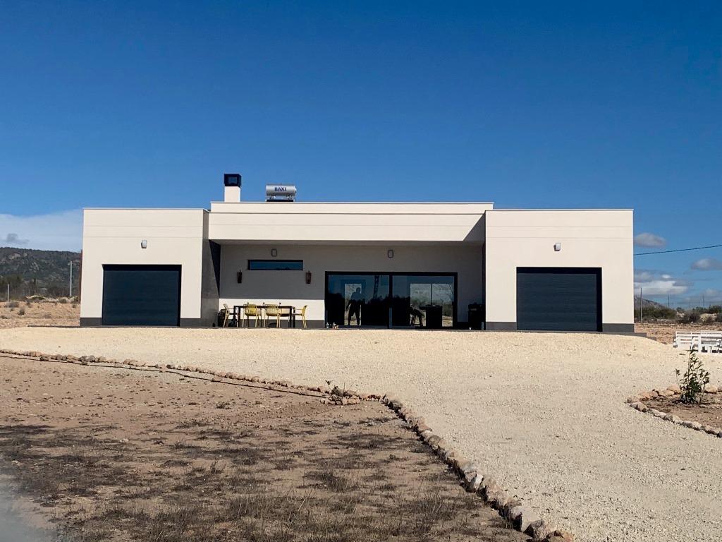 Kjempeflott nybygget villa – Privat basseng og 10 000 m² tomt, bilde 1