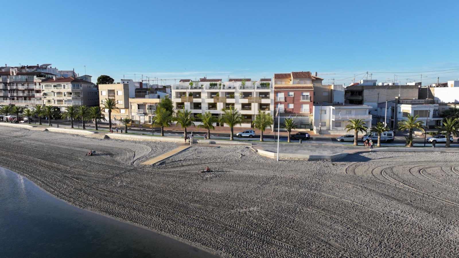 Nybygd leilighet med takterrasse – Førstelinje og gangavstand til strand, bilde 1