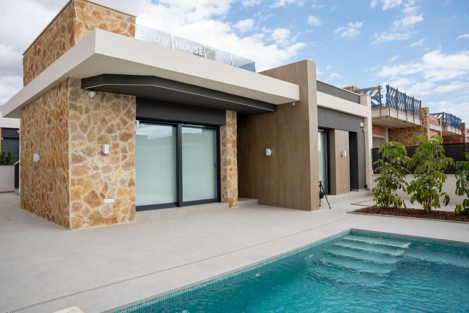 Ny villa med privat basseng og takterrasse, bilde 1